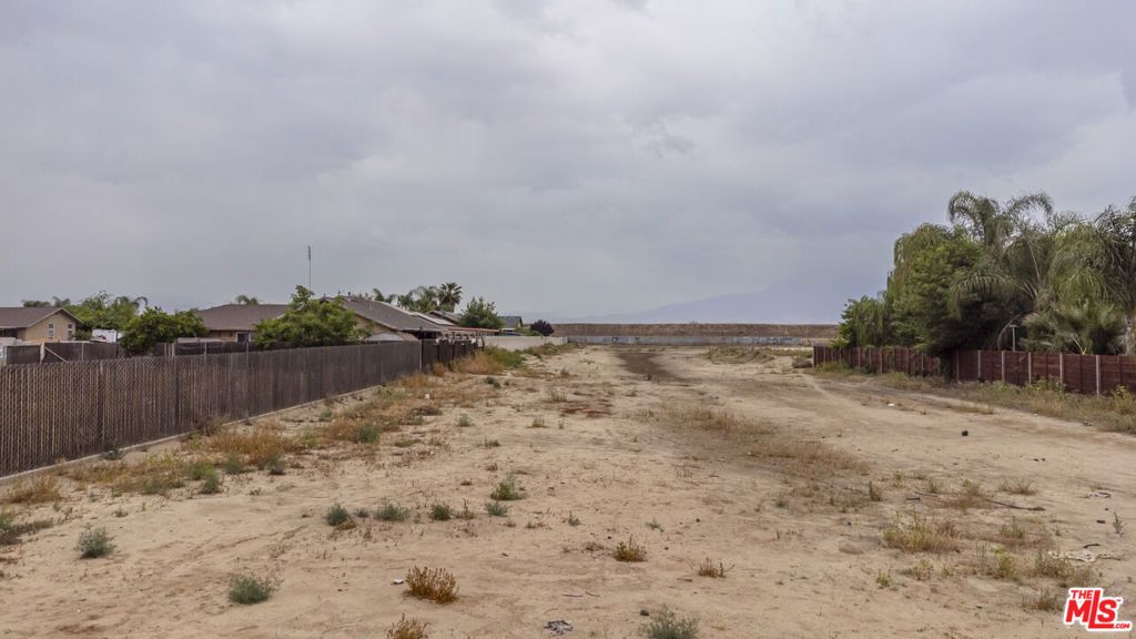 Image 18 of property listing at 10111 Habecker Road, Lamont, CA 93241