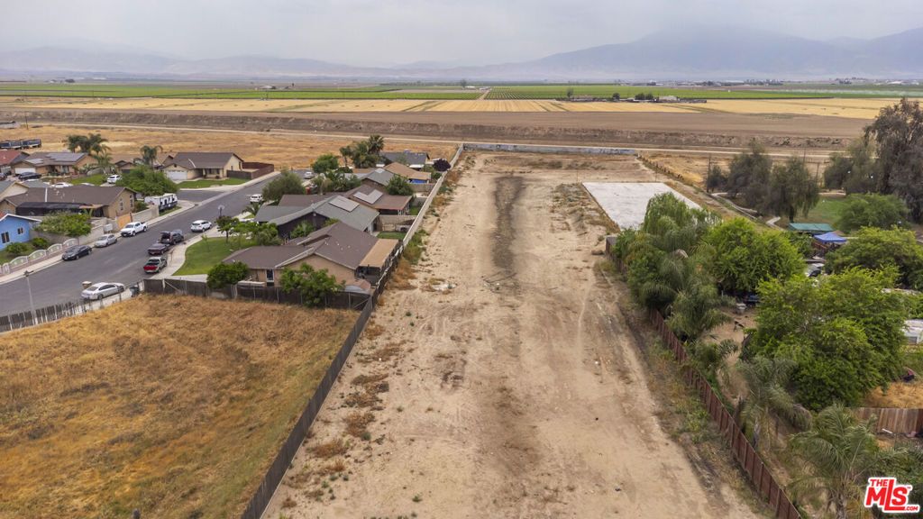 Image 20 of property listing at 10111 Habecker Road, Lamont, CA 93241