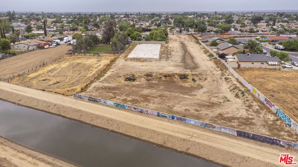 Image 21 of property listing at 10111 Habecker Road, Lamont, CA 93241