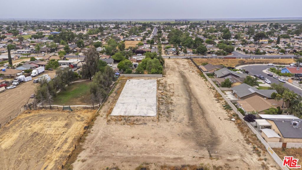 Image 22 of property listing at 10111 Habecker Road, Lamont, CA 93241