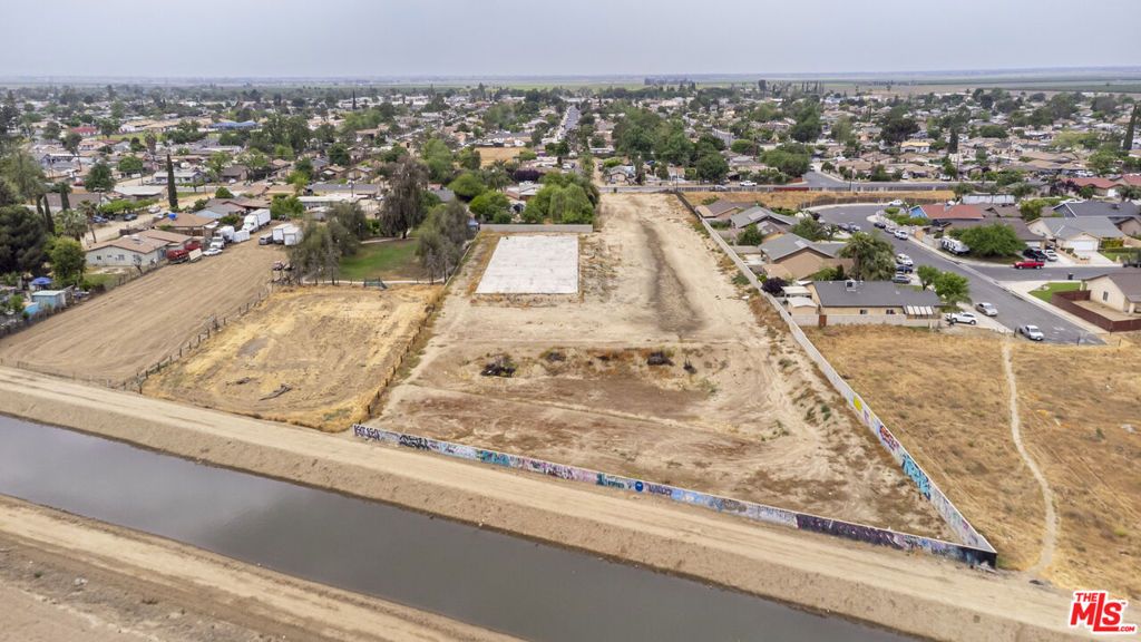 Image 23 of property listing at 10111 Habecker Road, Lamont, CA 93241