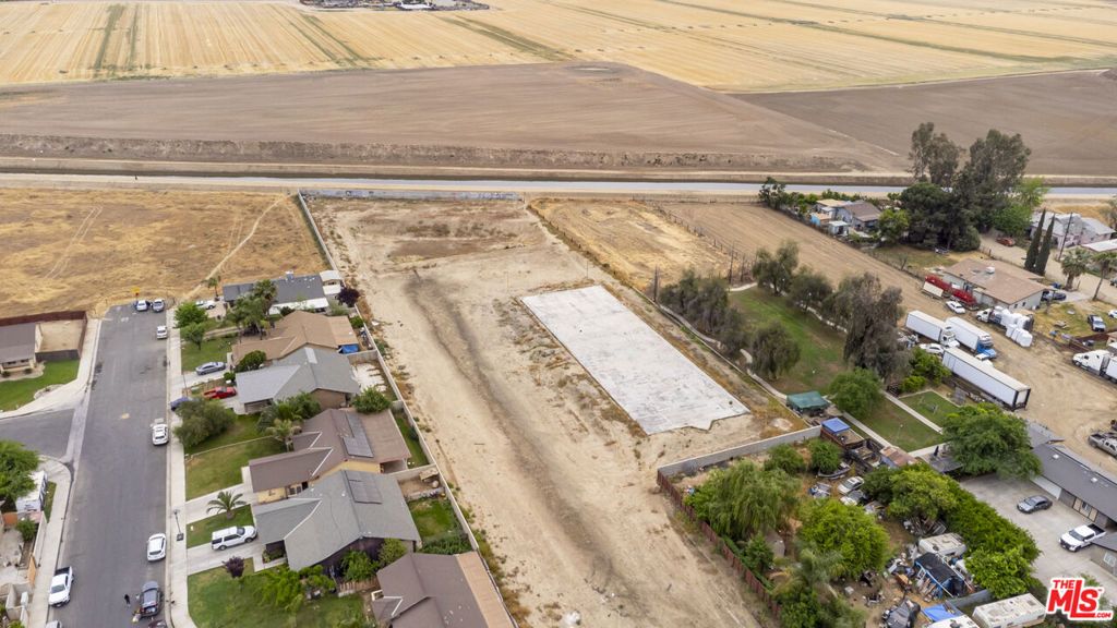 Image 27 of property listing at 10111 Habecker Road, Lamont, CA 93241