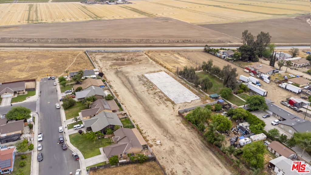 Image 28 of property listing at 10111 Habecker Road, Lamont, CA 93241