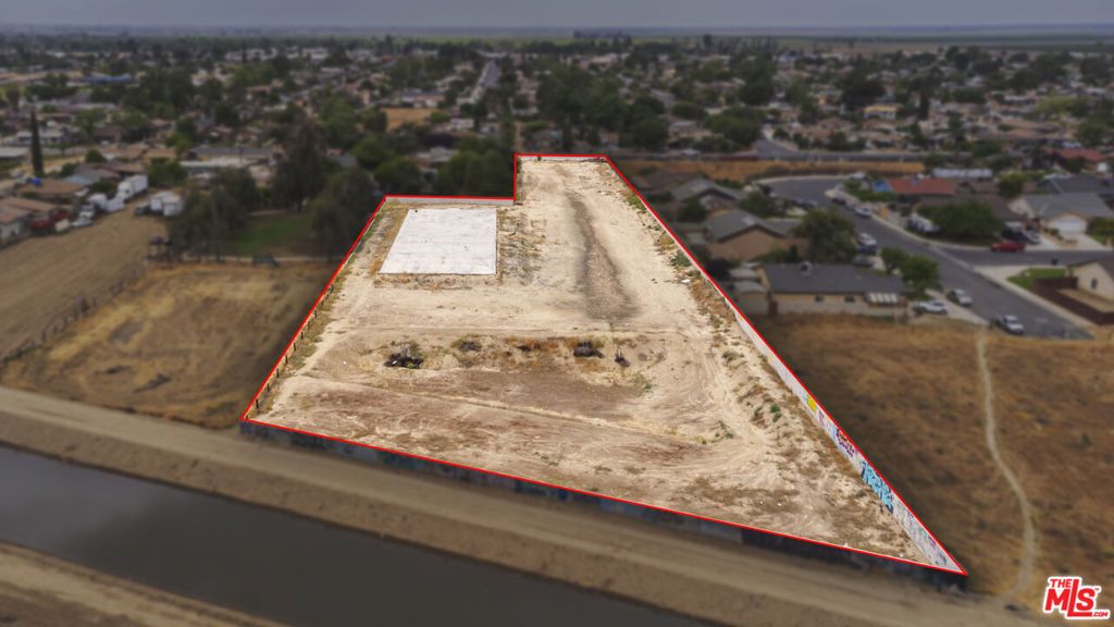 Image 30 of property listing at 10111 Habecker Road, Lamont, CA 93241