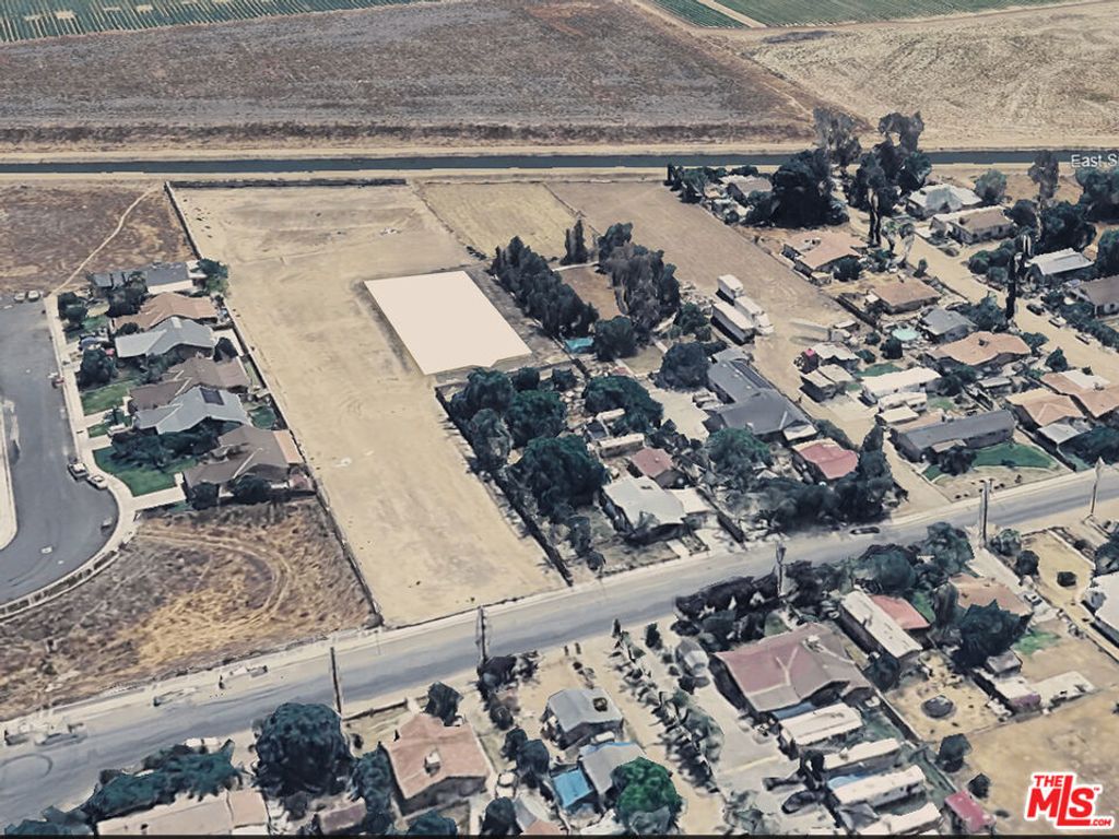 Image 4 of property listing at 10111 Habecker Road, Lamont, CA 93241