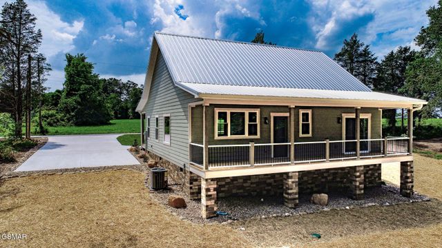 1056 Old Newport Hwy, Dandridge, TN 37725