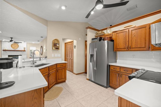 985 NE 50TH AVENUE, Ocala, FL 34470