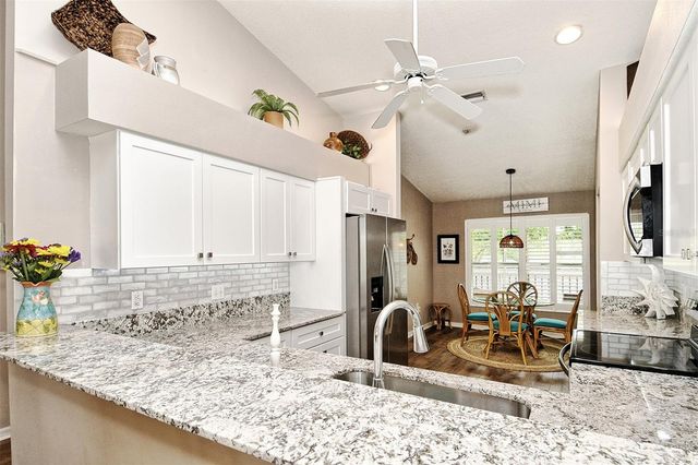 5251 MAHOGANY RUN AVENUE 525, Sarasota, FL 34241