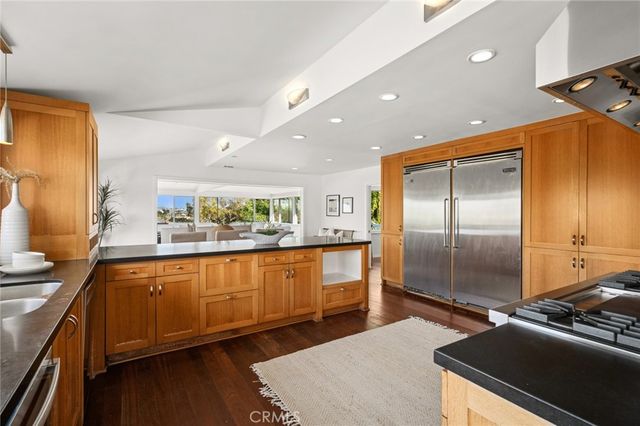 608 Saint James Place, Newport Beach, CA 92663