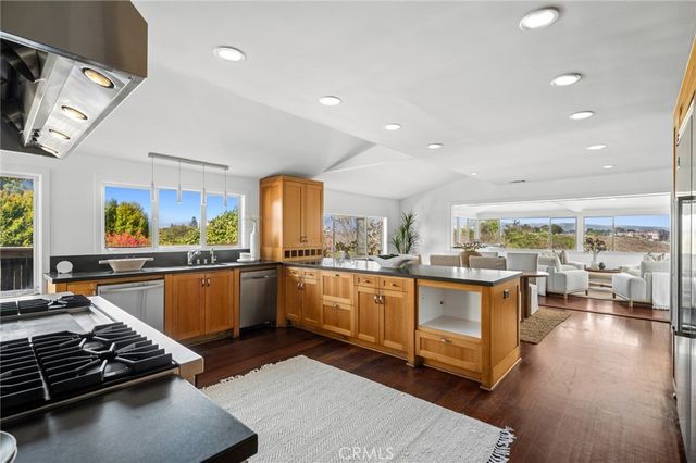 608 Saint James Place, Newport Beach, CA 92663