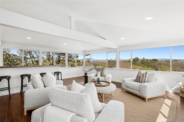 608 Saint James Place, Newport Beach, CA 92663