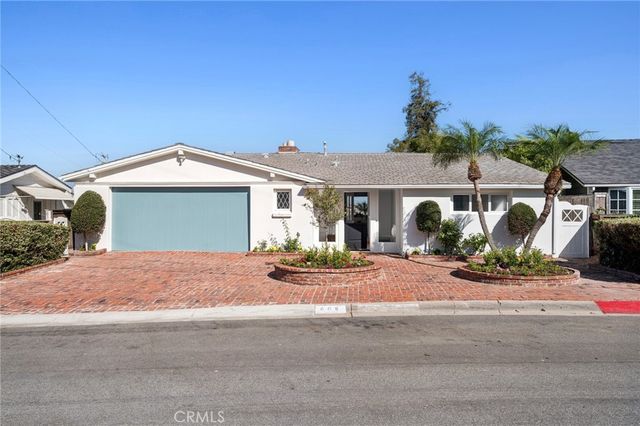 608 Saint James Place, Newport Beach, CA 92663
