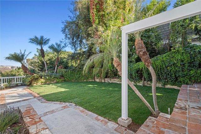 608 Saint James Place, Newport Beach, CA 92663