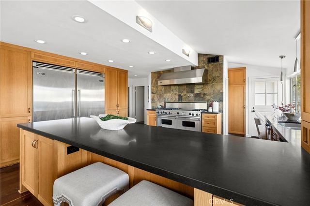 608 Saint James Place, Newport Beach, CA 92663