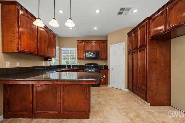 8622 Bolsena Lane, Bakersfield, CA 93312