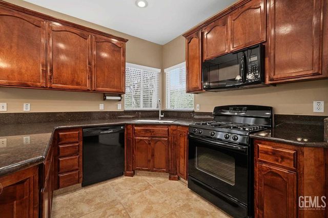 8622 Bolsena Lane, Bakersfield, CA 93312