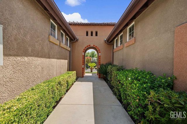8622 Bolsena Lane, Bakersfield, CA 93312