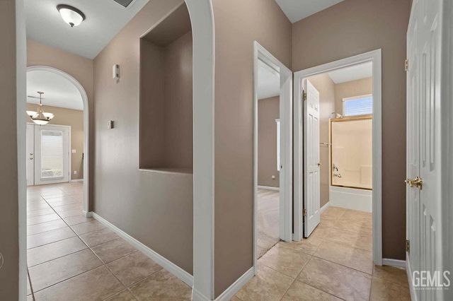 8622 Bolsena Lane, Bakersfield, CA 93312