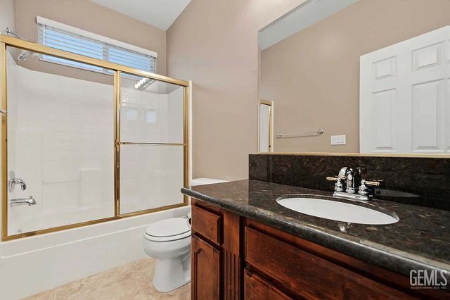 8622 Bolsena Lane, Bakersfield, CA 93312