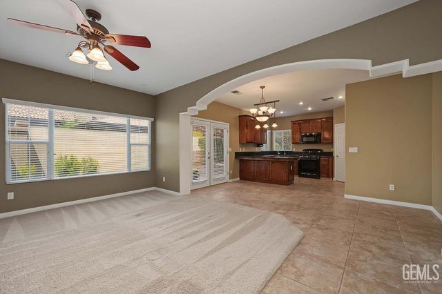8622 Bolsena Lane, Bakersfield, CA 93312