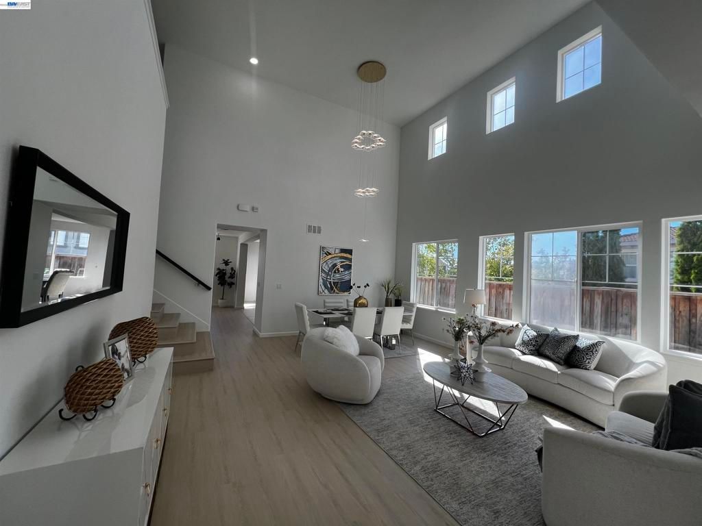 Image 12 of property listing at 5556 Wells Ln, San Ramon, CA 94582