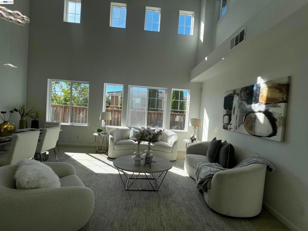 Image 13 of property listing at 5556 Wells Ln, San Ramon, CA 94582