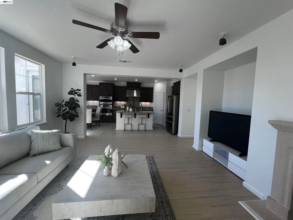 Image 21 of property listing at 5556 Wells Ln, San Ramon, CA 94582