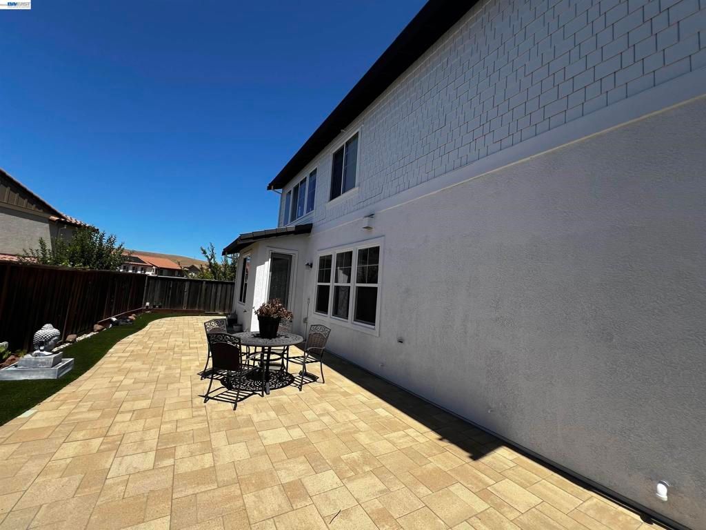 Image 7 of property listing at 5556 Wells Ln, San Ramon, CA 94582