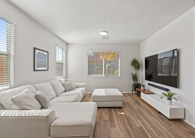 5417 Redtop Street NE, Rio Rancho, NM 87144