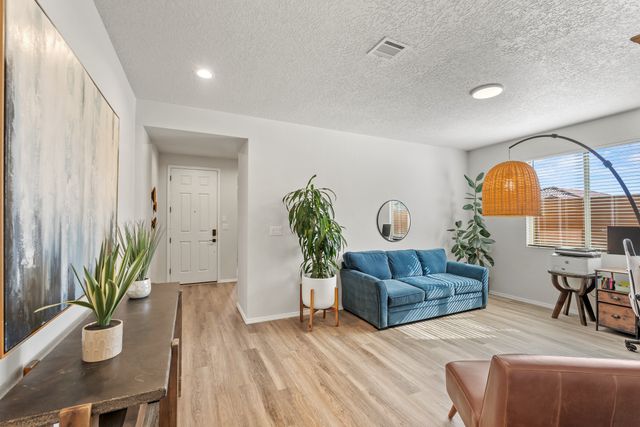 5417 Redtop Street NE, Rio Rancho, NM 87144