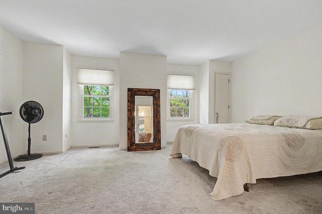 130 WOODEN CARRIAGE DR, Hockessin, DE 19707
