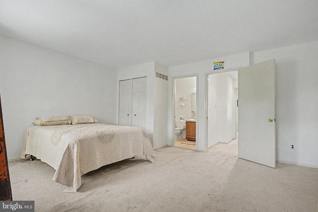 130 WOODEN CARRIAGE DR, Hockessin, DE 19707