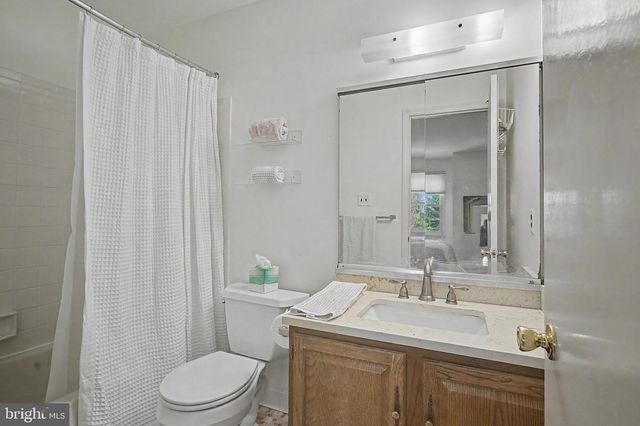 130 WOODEN CARRIAGE DR, Hockessin, DE 19707