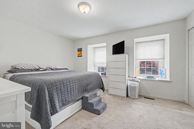 130 WOODEN CARRIAGE DR, Hockessin, DE 19707