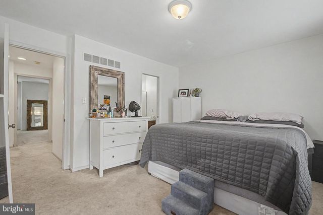 130 WOODEN CARRIAGE DR, Hockessin, DE 19707