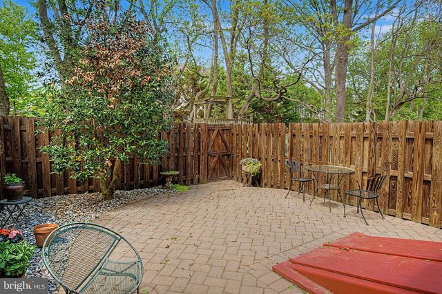 130 WOODEN CARRIAGE DR, Hockessin, DE 19707
