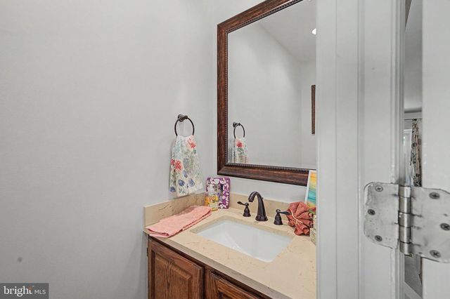 130 WOODEN CARRIAGE DR, Hockessin, DE 19707