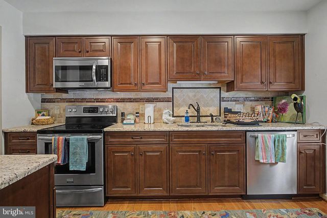 130 WOODEN CARRIAGE DR, Hockessin, DE 19707