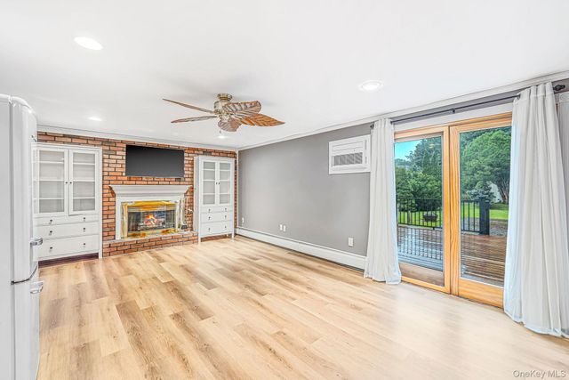 6 North Avenue, Smithtown, NY 11787