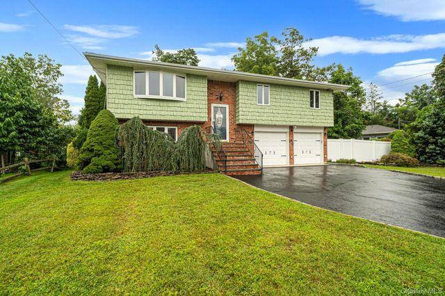 6 North Avenue, Smithtown, NY 11787