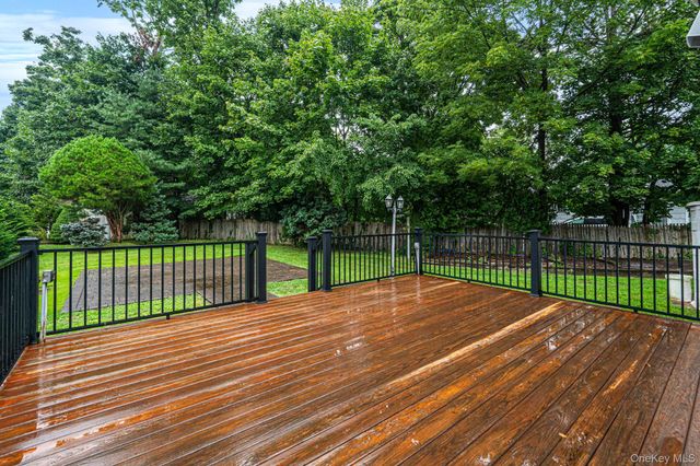 6 North Avenue, Smithtown, NY 11787