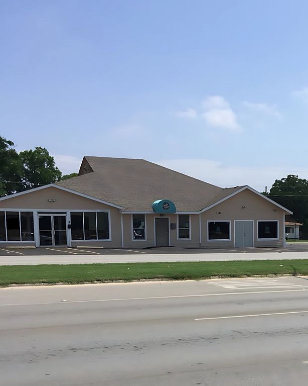 5825 East Lancaster Avenue, Fort Worth, TX 76112