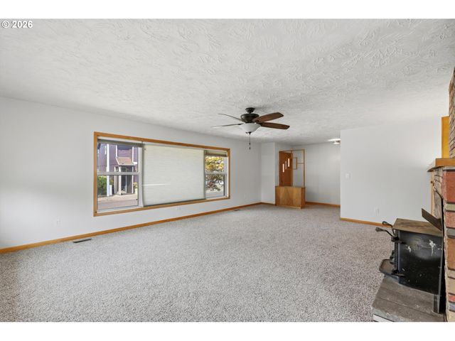 858 N 20TH Way, Cornelius, OR 97113