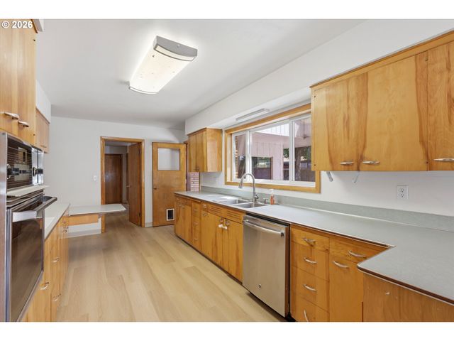 858 N 20TH Way, Cornelius, OR 97113