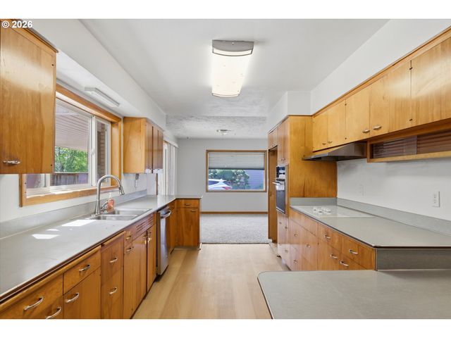 858 N 20TH Way, Cornelius, OR 97113
