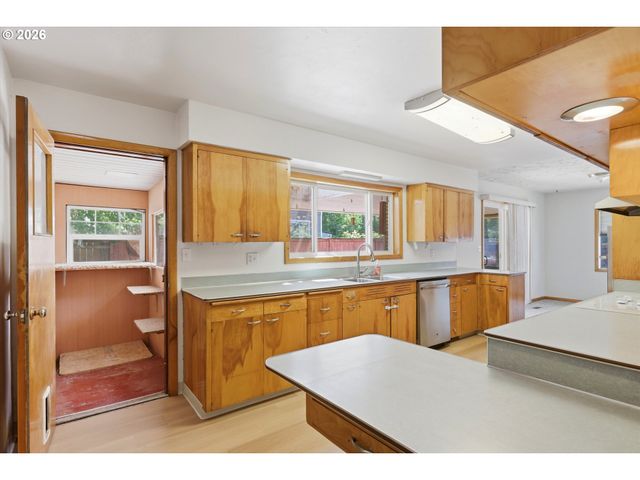858 N 20TH Way, Cornelius, OR 97113