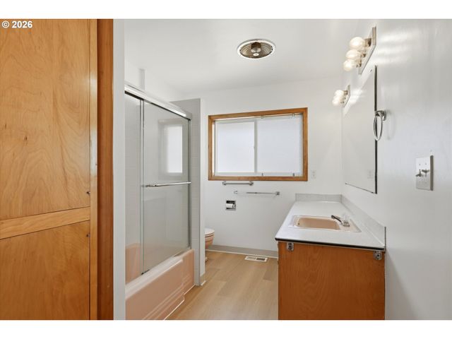 858 N 20TH Way, Cornelius, OR 97113