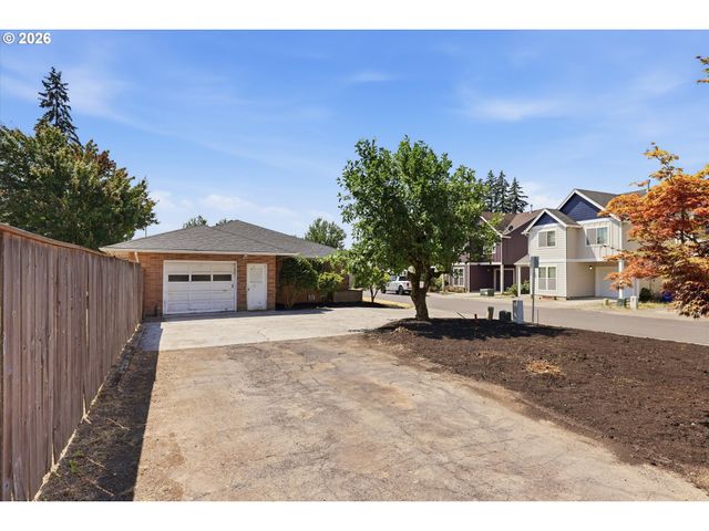 858 N 20TH Way, Cornelius, OR 97113