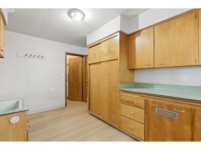 858 N 20TH Way, Cornelius, OR 97113