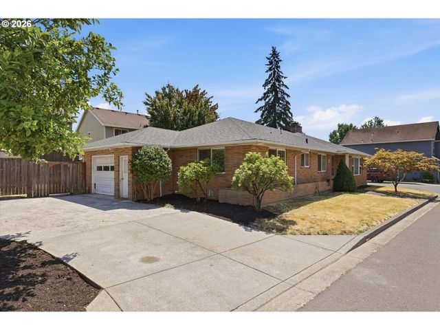 858 N 20TH Way, Cornelius, OR 97113